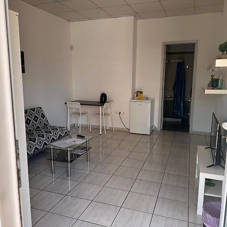 Marysapartments By The Airport Markopoulo Mesogaias Bagian luar foto
